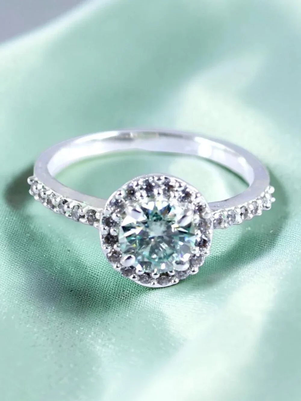 Certified Green Diamond Solitaire 1.37 Ct/6 mm Round Ring